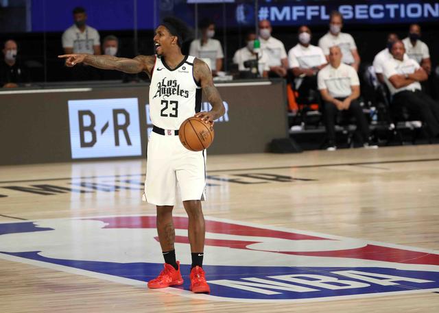 帮助他在比 帮助他在比