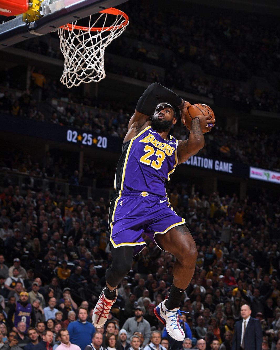 凭借其卓越 凭借其卓越